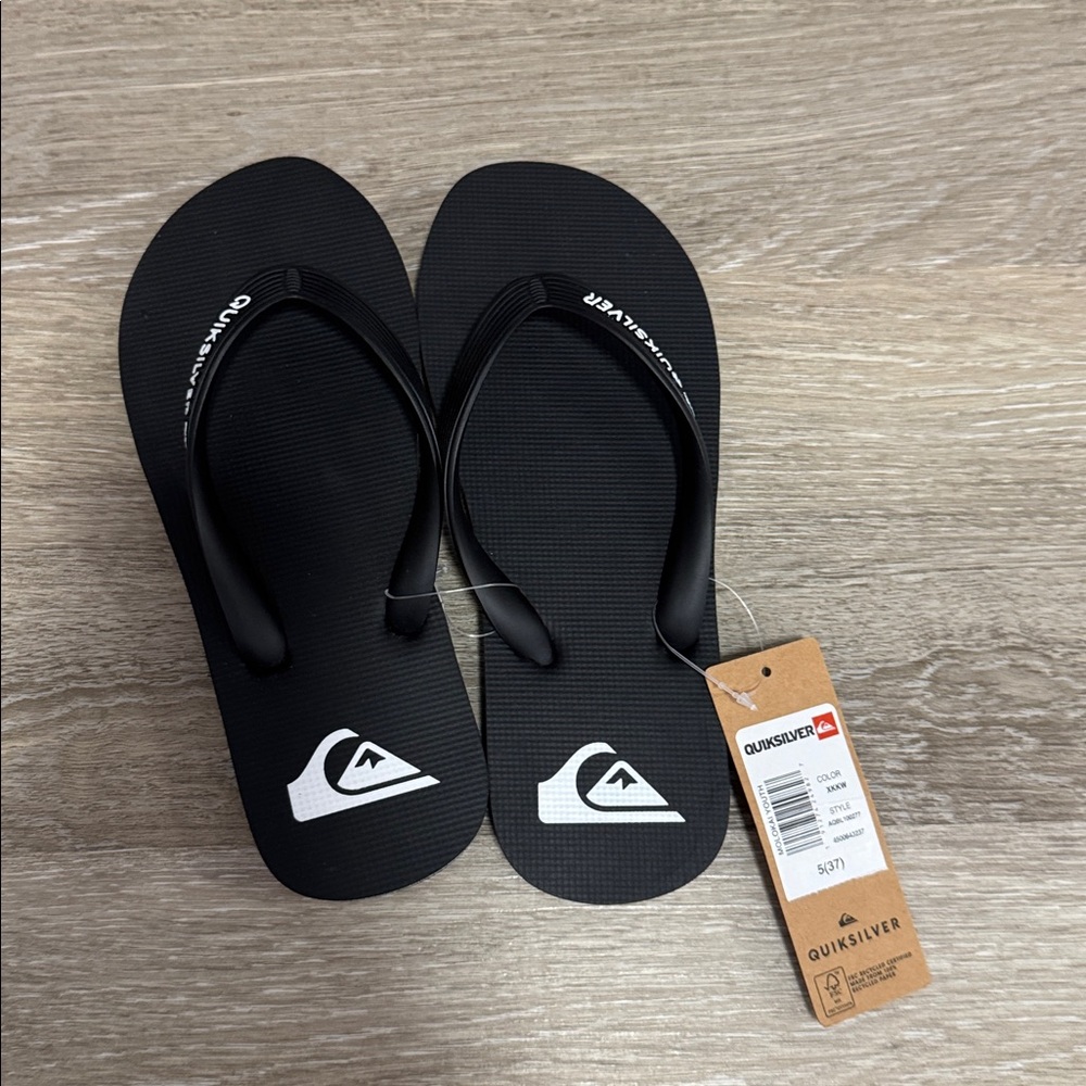 🆕 Quiksilver Youth Slippers in Black with Black straps